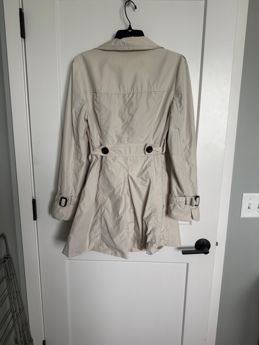 Ann Taylor Cream Double-Breasted Trench Coat
Size Medium - Picture 3 of 3